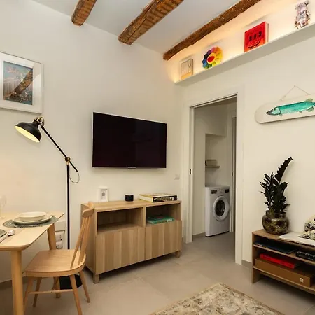 아파트 35 Design And Character In The Heart Of 코모
